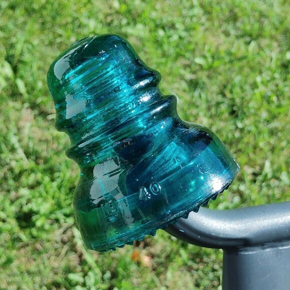 Hemingray 40 Antique Glass Insulator "8" embossed on top Aqua Green - Picture 4 of 7